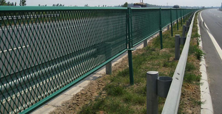 公路護欄網采購來大興金綠建質高價廉優惠多多！